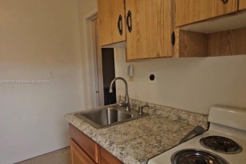 Villa ou maison à vendre à Hollywood, Floride: 4 chambres, 149.85 m2 № 1951917 - photo 11