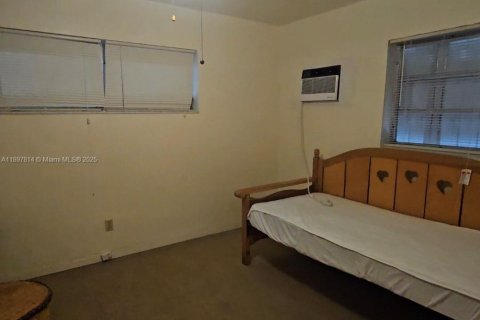 Villa ou maison à vendre à Hollywood, Floride: 4 chambres, 149.85 m2 № 1951917 - photo 12