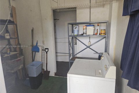 Villa ou maison à vendre à Hollywood, Floride: 4 chambres, 149.85 m2 № 1951917 - photo 8