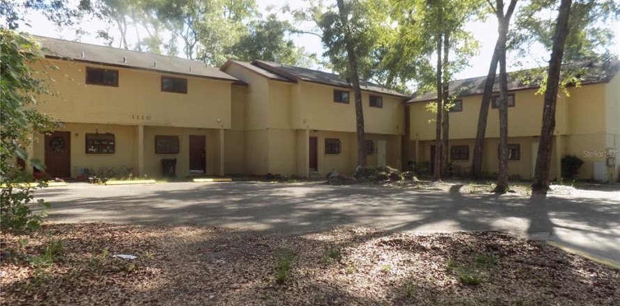 Commercial property in Gainesville, Florida 12 bedrooms, 584.73 sq.m. № 2107723