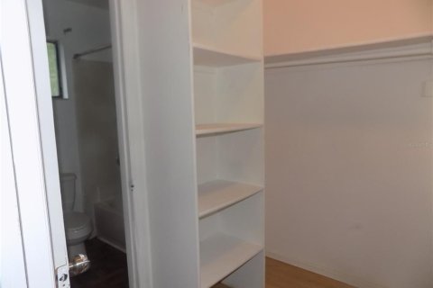 Commercial property in Gainesville, Florida 12 bedrooms, 584.73 sq.m. № 2107723 - photo 28