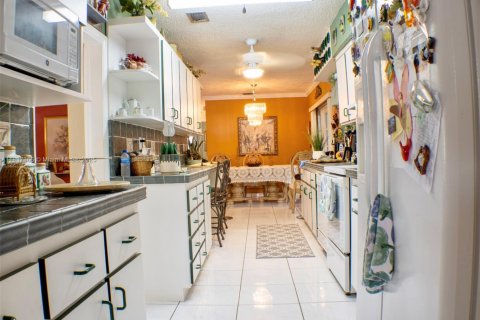 House in Miami, Florida 3 bedrooms, 153.38 sq.m. № 1823375 - photo 12