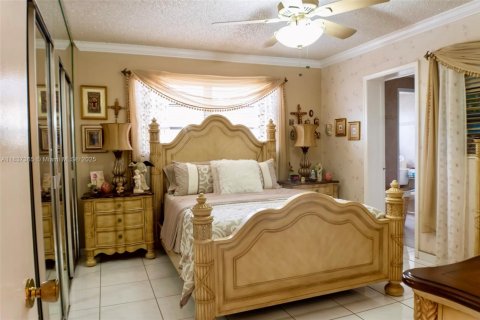 House in Miami, Florida 3 bedrooms, 153.38 sq.m. № 1823375 - photo 13