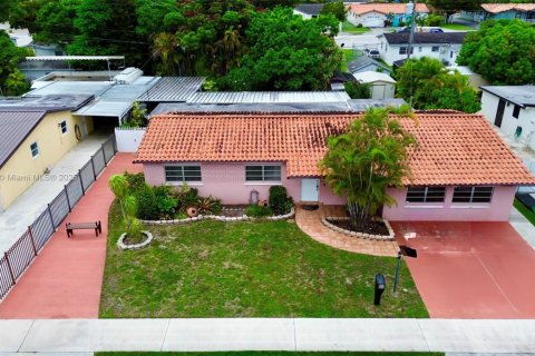 House in Miami, Florida 3 bedrooms, 153.38 sq.m. № 1823375 - photo 20