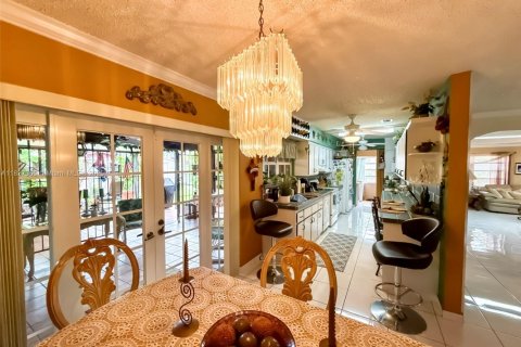 House in Miami, Florida 3 bedrooms, 153.38 sq.m. № 1823375 - photo 11