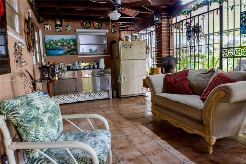 House in Miami, Florida 3 bedrooms, 153.38 sq.m. № 1823375 - photo 19