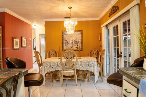 House in Miami, Florida 3 bedrooms, 153.38 sq.m. № 1823375 - photo 21