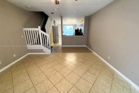 Touwnhouse à vendre à Riviera Beach, Floride: 3 chambres, 122.45 m2 № 2009783 - photo 2