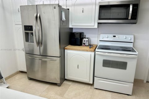 Снять в аренду кондоминиум в Ки-Бискейн, Флорида 2 спальни, 117.06м2, № 2082471 - фото 11