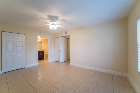 Condominio en alquiler en Coconut Creek, Florida, 2 dormitorios, 94.3 m2 № 1923993 - foto 2