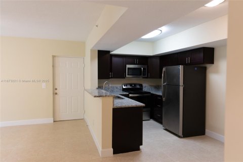 Condominio en alquiler en Coconut Creek, Florida, 2 dormitorios, 94.3 m2 № 1923993 - foto 1