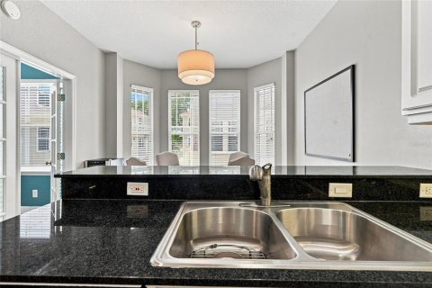 Touwnhouse à vendre à Tampa, Floride: 3 chambres, 179.3 m2 № 2372863 - photo 17