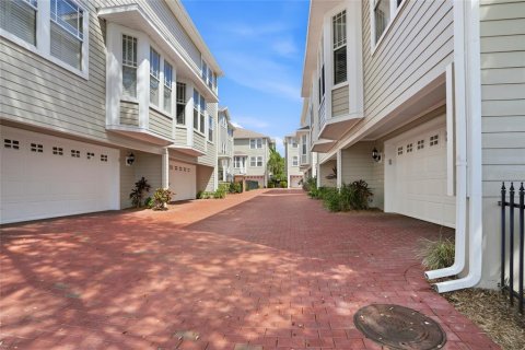 Touwnhouse à Tampa, Floride 3 chambres, 179.3 m2 № 2372863