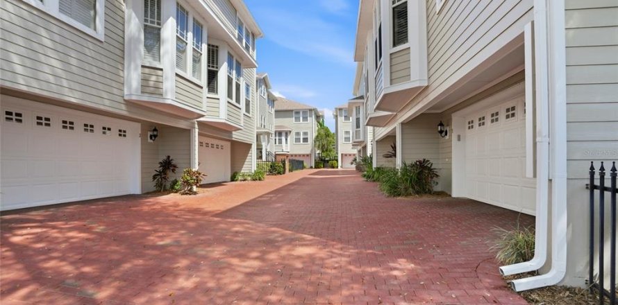 Touwnhouse à Tampa, Floride 3 chambres, 179.3 m2 № 2372863