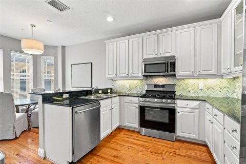 Touwnhouse à vendre à Tampa, Floride: 3 chambres, 179.3 m2 № 2372863 - photo 14