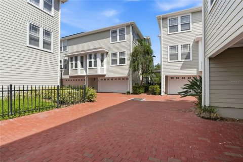 Touwnhouse à vendre à Tampa, Floride: 3 chambres, 179.3 m2 № 2372863 - photo 3