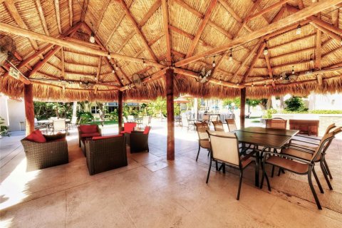 Condominio en alquiler en Pompano Beach, Florida, 2 dormitorios, 100.15 m2 № 1183500 - foto 1