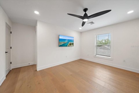 House in Sarasota, Florida 5 bedrooms, 271.83 sq.m. № 1817926 - photo 21