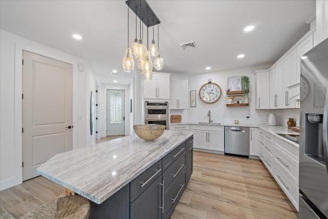 House in Sarasota, Florida 5 bedrooms, 271.83 sq.m. № 1817926 - photo 6