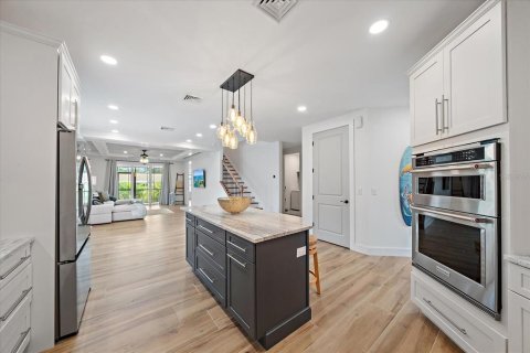 House in Sarasota, Florida 5 bedrooms, 271.83 sq.m. № 1817926 - photo 8