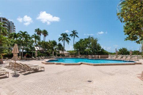 Condo in Key Biscayne, Florida, 2 bedrooms  № 1223828 - photo 27