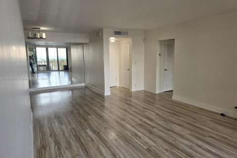 Condo in Key Biscayne, Florida, 2 bedrooms  № 1223828 - photo 6