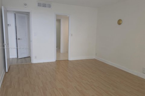 Condo in Key Biscayne, Florida, 2 bedrooms  № 1223828 - photo 10
