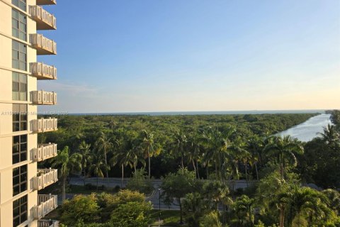 Condo in Key Biscayne, Florida, 2 bedrooms  № 1223828 - photo 21