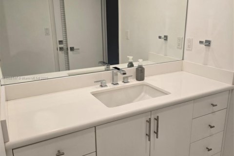 Condo in Key Biscayne, Florida, 2 bedrooms  № 1223828 - photo 12