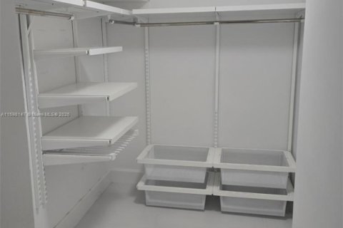 Condo in Key Biscayne, Florida, 2 bedrooms  № 1223828 - photo 14