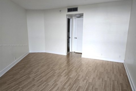 Condo in Key Biscayne, Florida, 2 bedrooms  № 1223828 - photo 15