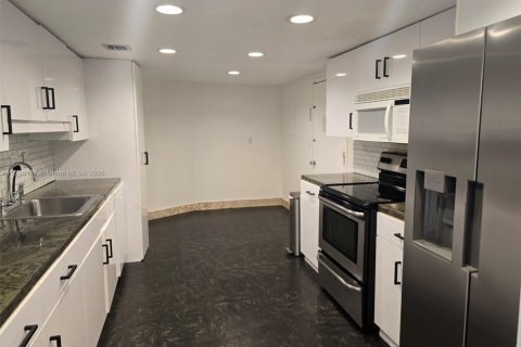 Condo in Key Biscayne, Florida, 2 bedrooms  № 1223828 - photo 7