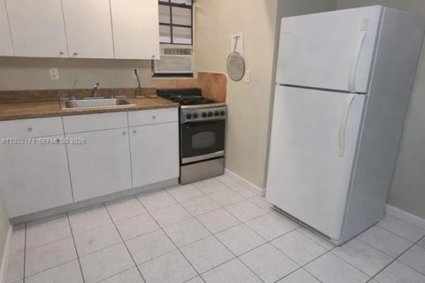 Apartment in Hialeah, Florida 2 bedrooms, 169.64 sq.m. № 2043246 - photo 7
