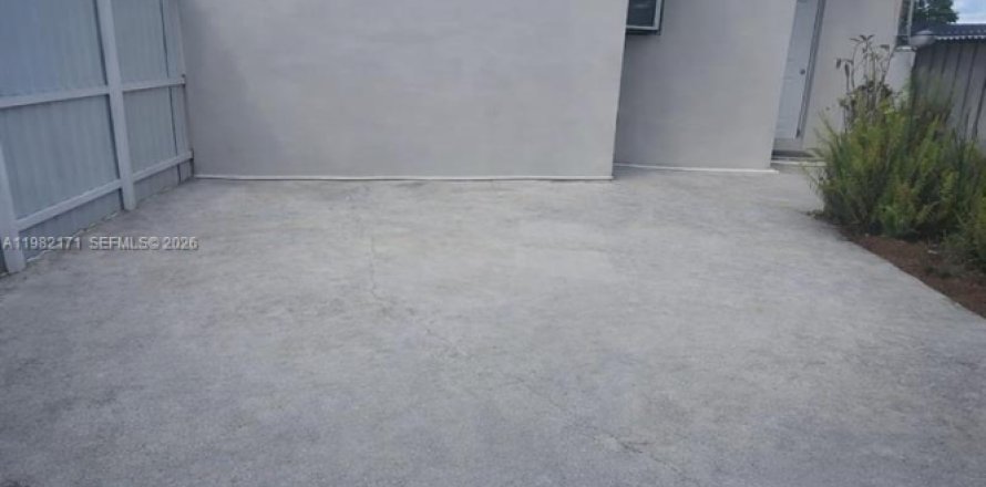 Apartment in Hialeah, Florida 2 bedrooms, 169.64 sq.m. № 2043246