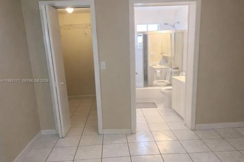 Apartment in Hialeah, Florida 2 bedrooms, 169.64 sq.m. № 2043246 - photo 3