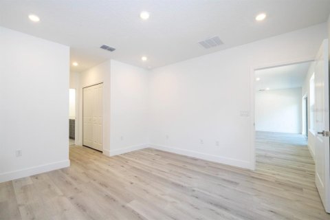 Casa en venta en North Port, Florida, 4 dormitorios, 171.96 m2 № 2098413 - foto 13