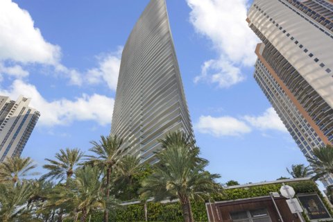 Condo in Sunny Isles Beach, Florida, 3 bedrooms  № 1227767 - photo 1