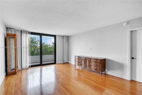 Condo in Hallandale Beach, Florida, 1 bedroom  № 1804342 - photo 15
