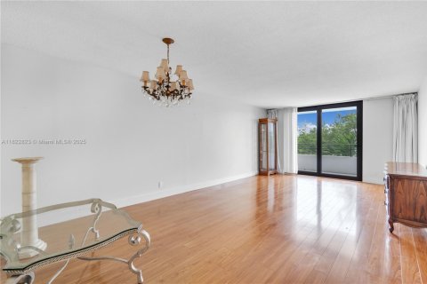 Condo in Hallandale Beach, Florida, 1 bedroom  № 1804342 - photo 12