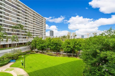 Condo in Hallandale Beach, Florida, 1 bedroom  № 1804342 - photo 18