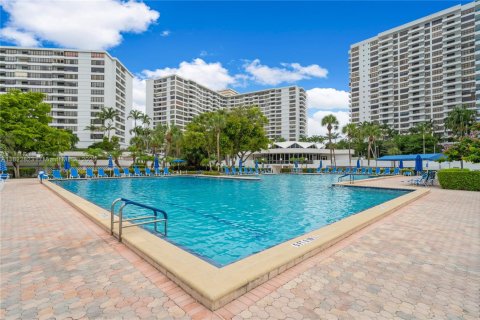 Condo in Hallandale Beach, Florida, 1 bedroom  № 1804342 - photo 20