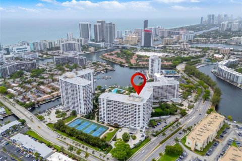 Condo in Hallandale Beach, Florida, 1 bedroom  № 1804342 - photo 30