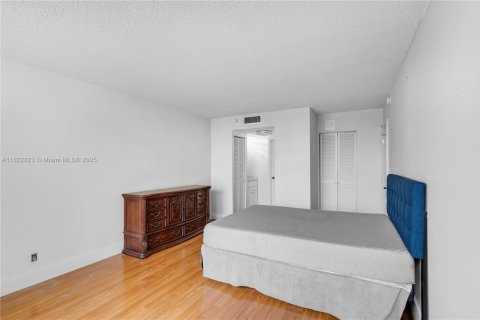 Condo in Hallandale Beach, Florida, 1 bedroom  № 1804342 - photo 3