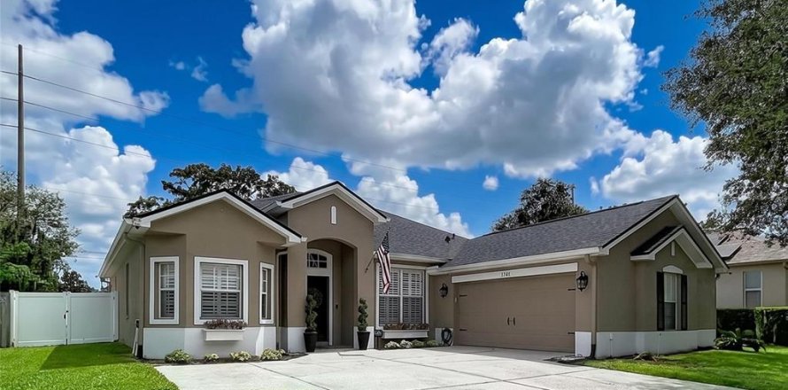 House in Plant City, Florida 3 bedrooms, 190.91 sq.m. № 2227186