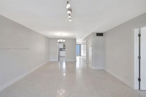 Apartamento en alquiler en Fort Lauderdale, Florida, 2 dormitorios, 139.35 m2 № 2009524 - foto 4