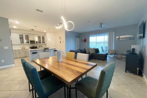 House in Orlando, Florida 4 bedrooms, 188.31 sq.m. № 1670284 - photo 9