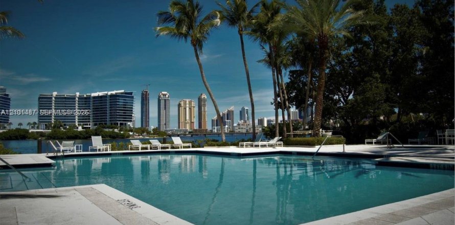Appartement à Aventura, Floride 2 chambres, 95.13 m2 № 2404149