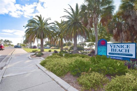 Condo in Venice, Florida, 2 bedrooms  № 1767777 - photo 27