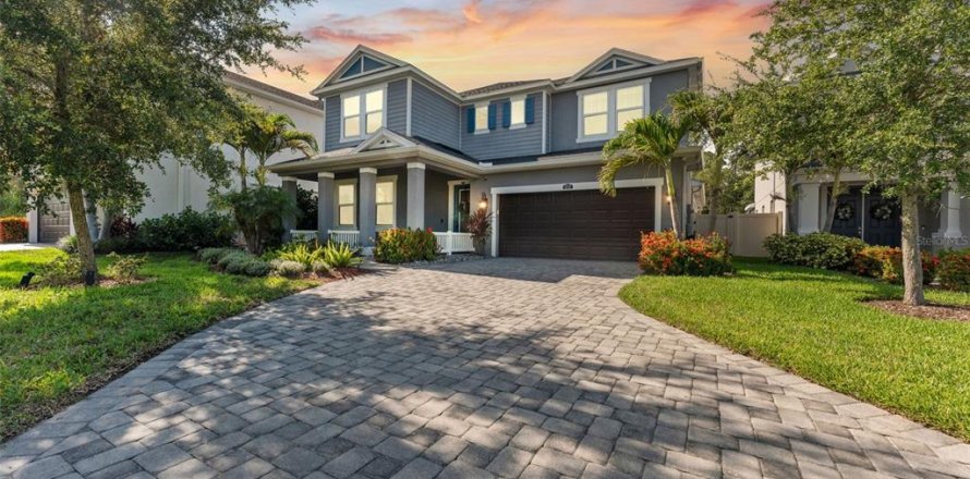 House in Tampa, Florida 4 bedrooms, 279.54 sq.m. № 1793788