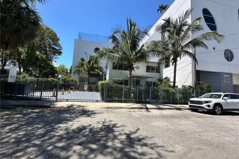 Купить коммерческую недвижимость в Майами, Флорида 313.27м2, № 1987978 - фото 2